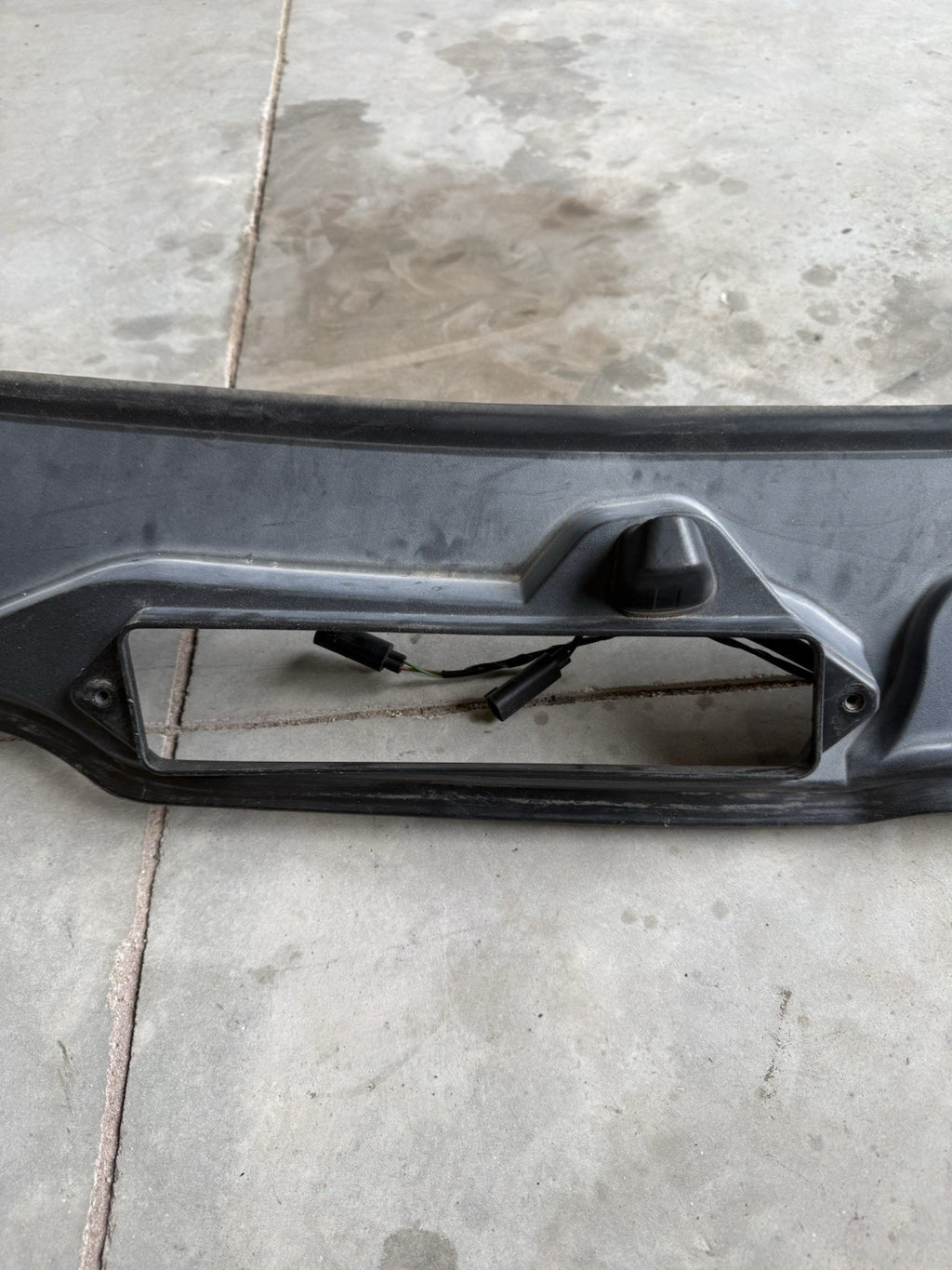 07-13 BMW E92 E93 328 335 M3 Windshield Wiper Cowl Trim Panel Cover Molding OEM