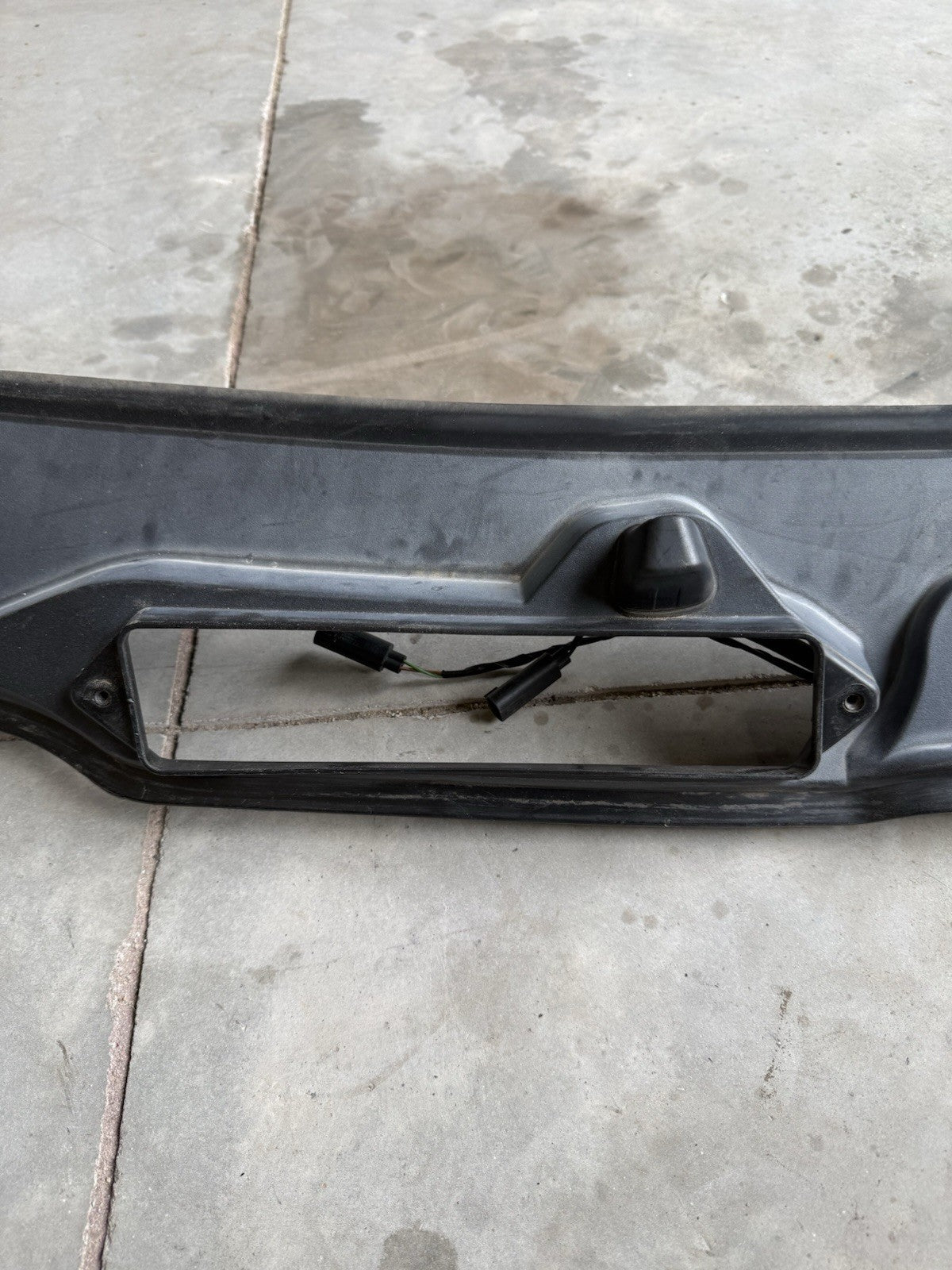 07-13 BMW E92 E93 328 335 M3 Windshield Wiper Cowl Trim Panel Cover Molding OEM