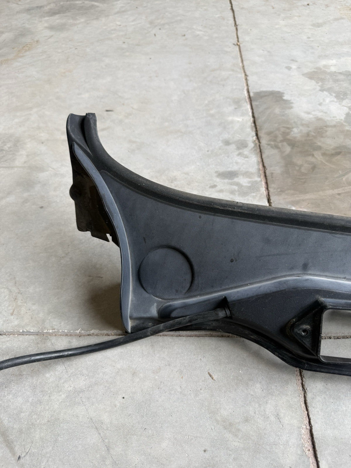 07-13 BMW E92 E93 328 335 M3 Windshield Wiper Cowl Trim Panel Cover Molding OEM