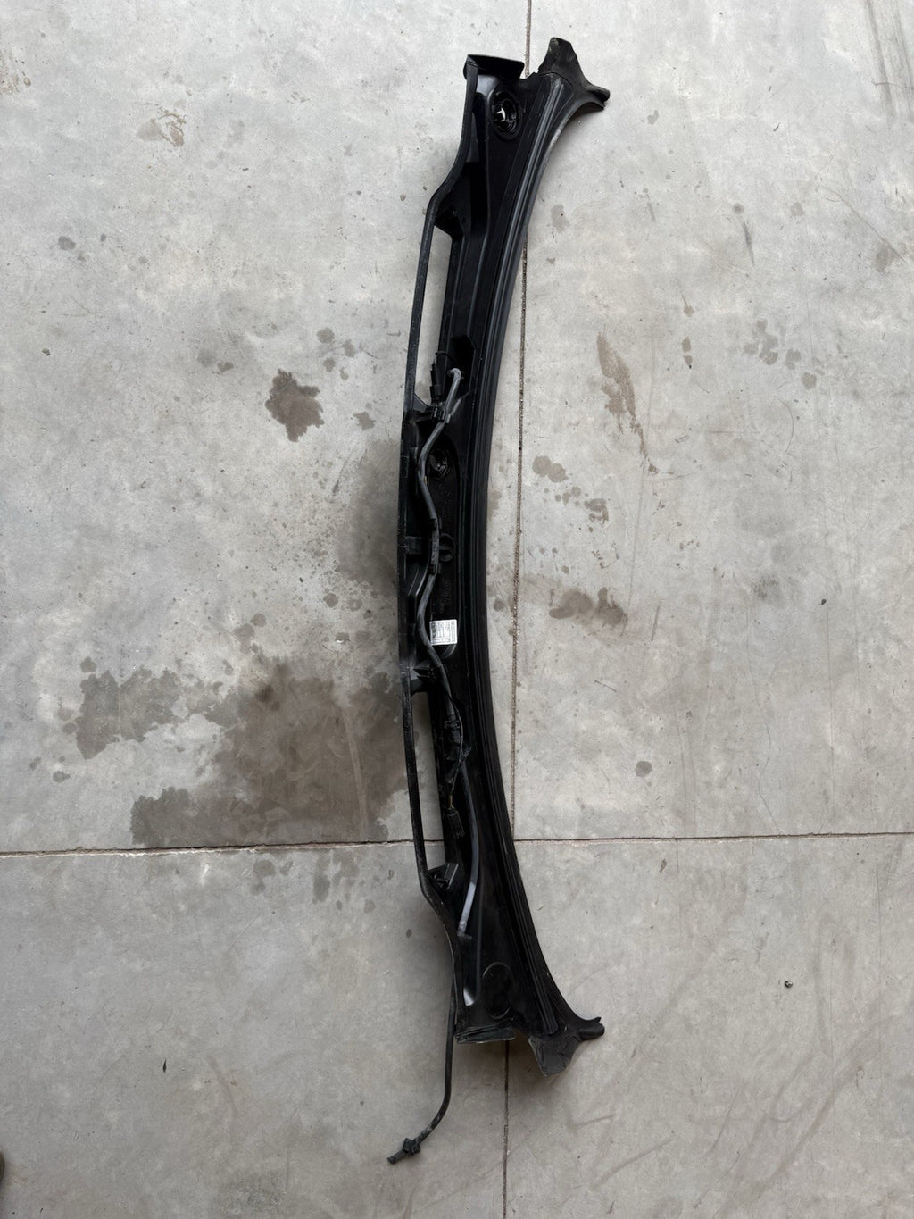 07-13 BMW E92 E93 328 335 M3 Windshield Wiper Cowl Trim Panel Cover Molding OEM