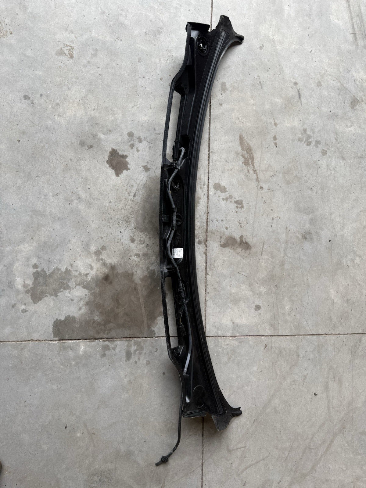 07-13 BMW E92 E93 328 335 M3 Windshield Wiper Cowl Trim Panel Cover Molding OEM