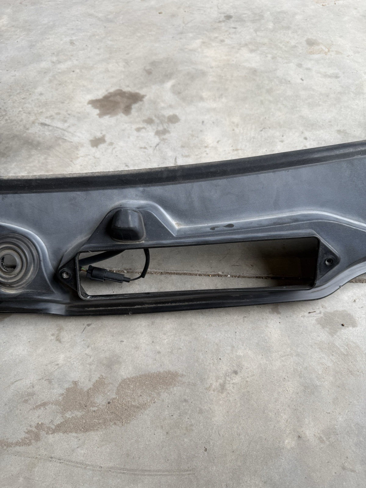 07-13 BMW E92 E93 328 335 M3 Windshield Wiper Cowl Trim Panel Cover Molding OEM