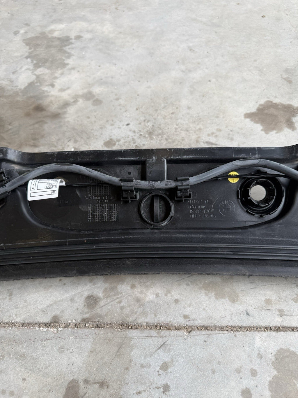 07-13 BMW E92 E93 328 335 M3 Windshield Wiper Cowl Trim Panel Cover Molding OEM
