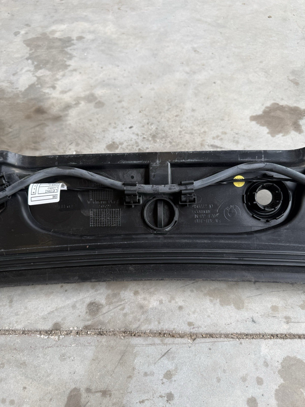 07-13 BMW E92 E93 328 335 M3 Windshield Wiper Cowl Trim Panel Cover Molding OEM