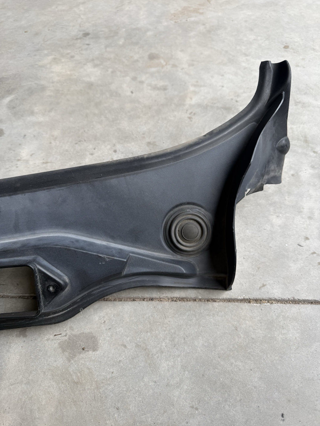 07-13 BMW E92 E93 328 335 M3 Windshield Wiper Cowl Trim Panel Cover Molding OEM