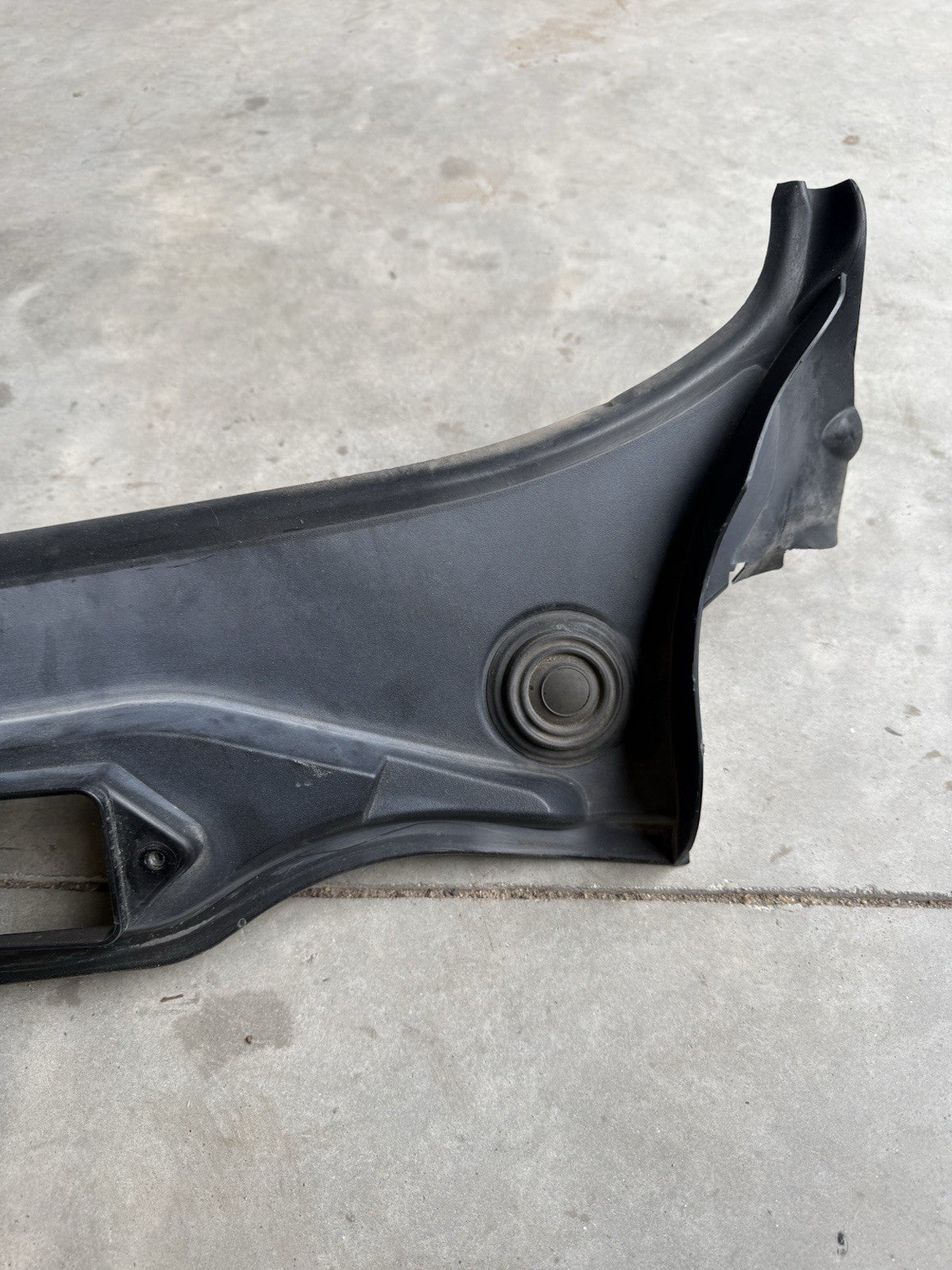 07-13 BMW E92 E93 328 335 M3 Windshield Wiper Cowl Trim Panel Cover Molding OEM