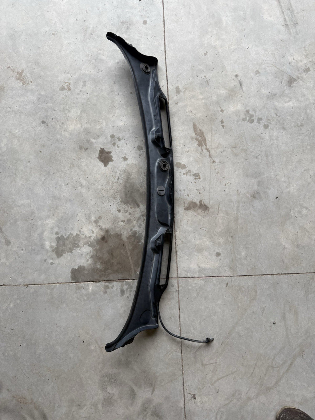 07-13 BMW E92 E93 328 335 M3 Windshield Wiper Cowl Trim Panel Cover Molding OEM
