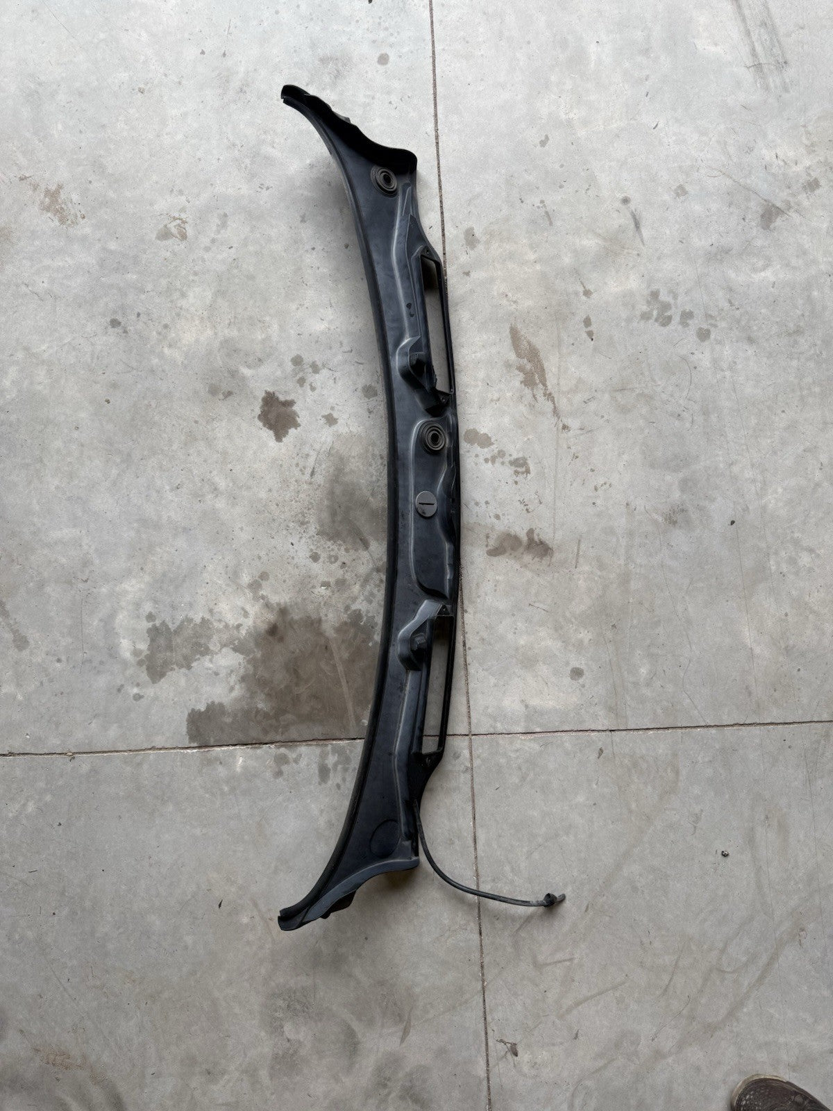 07-13 BMW E92 E93 328 335 M3 Windshield Wiper Cowl Trim Panel Cover Molding OEM