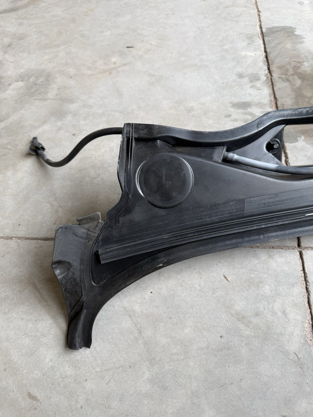 07-13 BMW E92 E93 328 335 M3 Windshield Wiper Cowl Trim Panel Cover Molding OEM