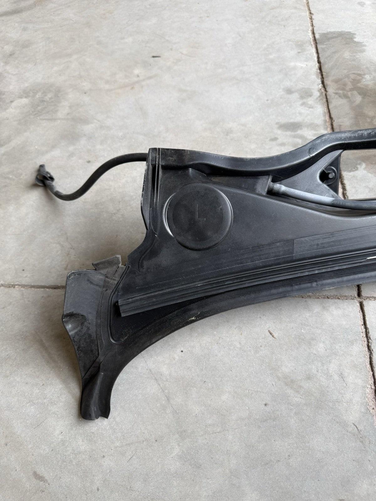 07-13 BMW E92 E93 328 335 M3 Windshield Wiper Cowl Trim Panel Cover Molding OEM