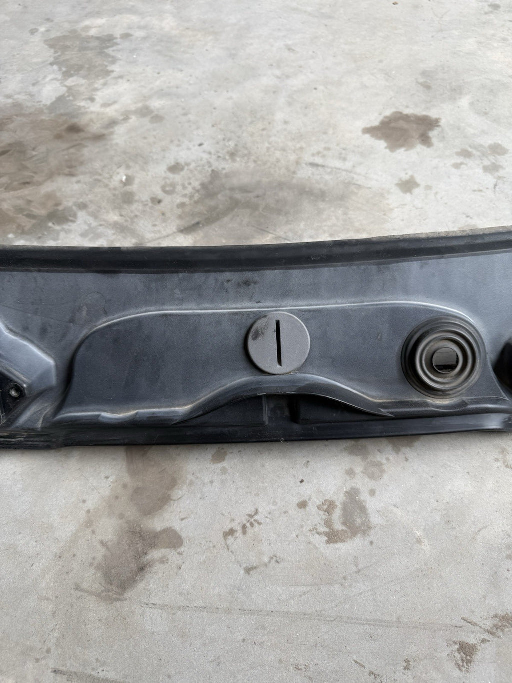 07-13 BMW E92 E93 328 335 M3 Windshield Wiper Cowl Trim Panel Cover Molding OEM