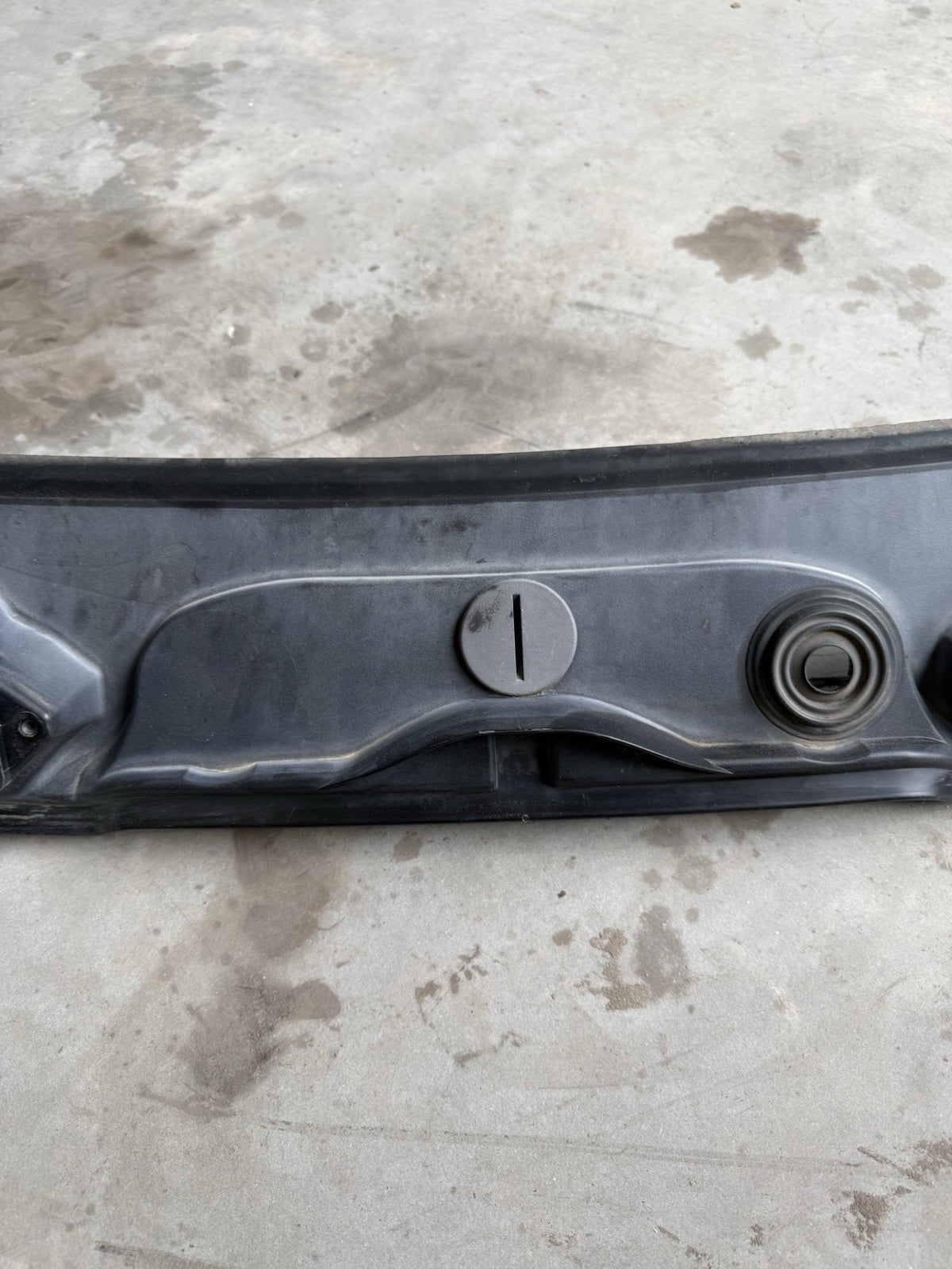 07-13 BMW E92 E93 328 335 M3 Windshield Wiper Cowl Trim Panel Cover Molding OEM