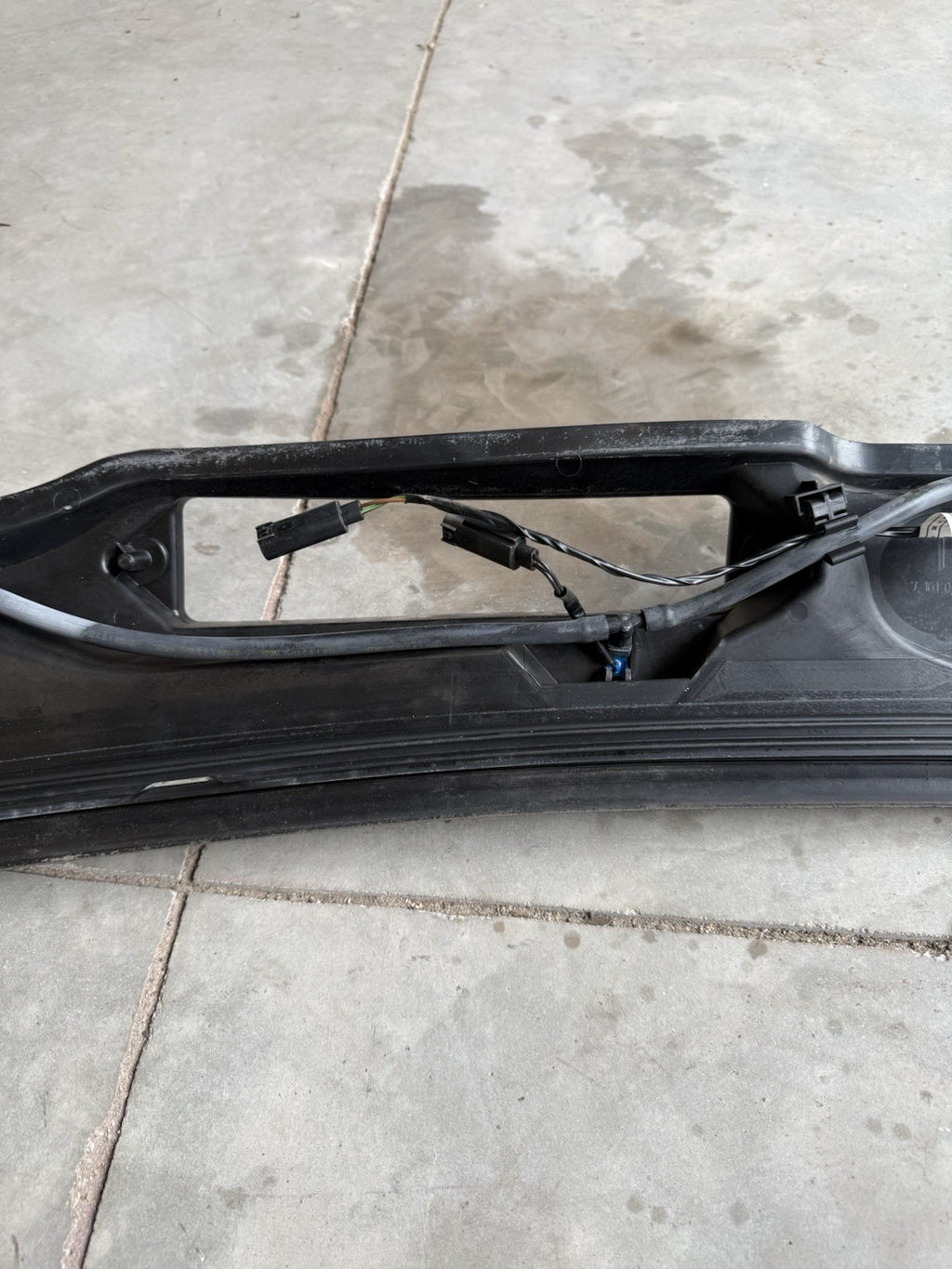 07-13 BMW E92 E93 328 335 M3 Windshield Wiper Cowl Trim Panel Cover Molding OEM