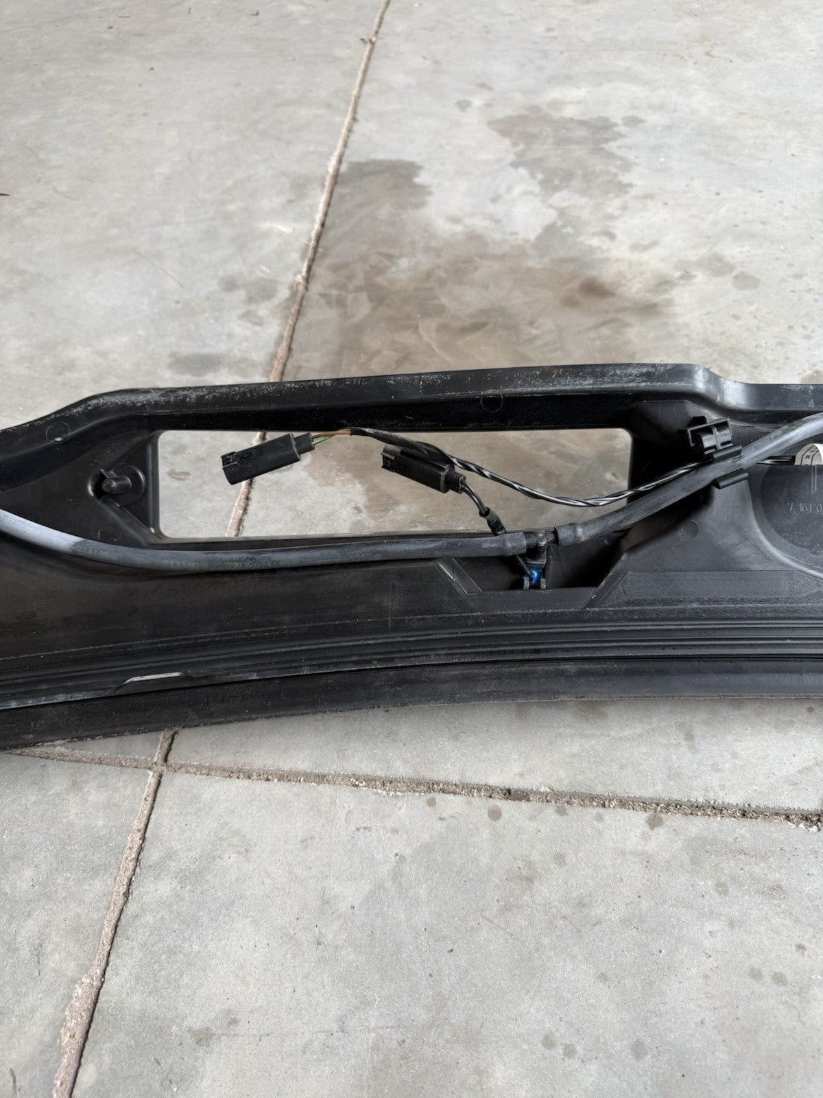 07-13 BMW E92 E93 328 335 M3 Windshield Wiper Cowl Trim Panel Cover Molding OEM