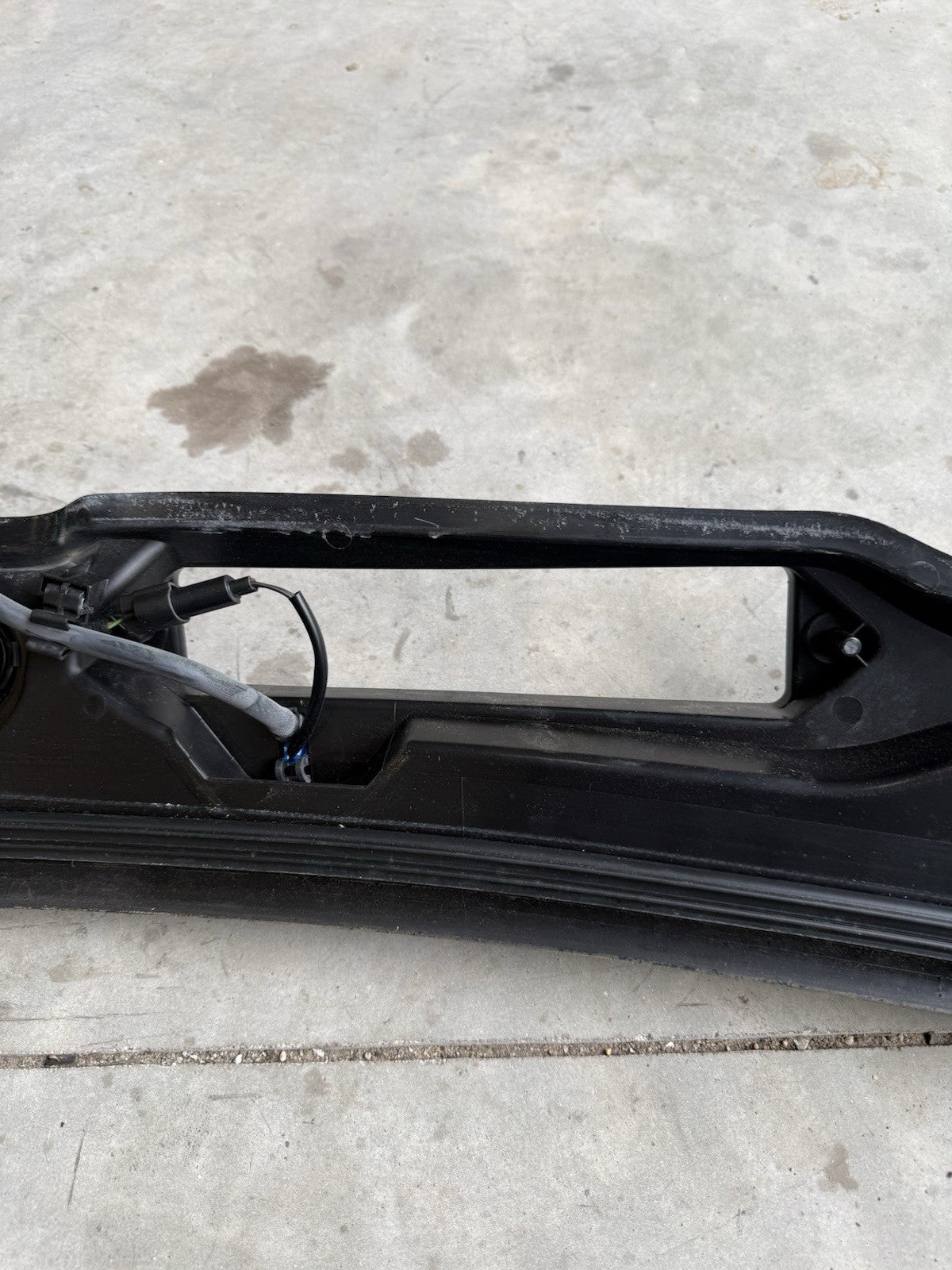 07-13 BMW E92 E93 328 335 M3 Windshield Wiper Cowl Trim Panel Cover Molding OEM
